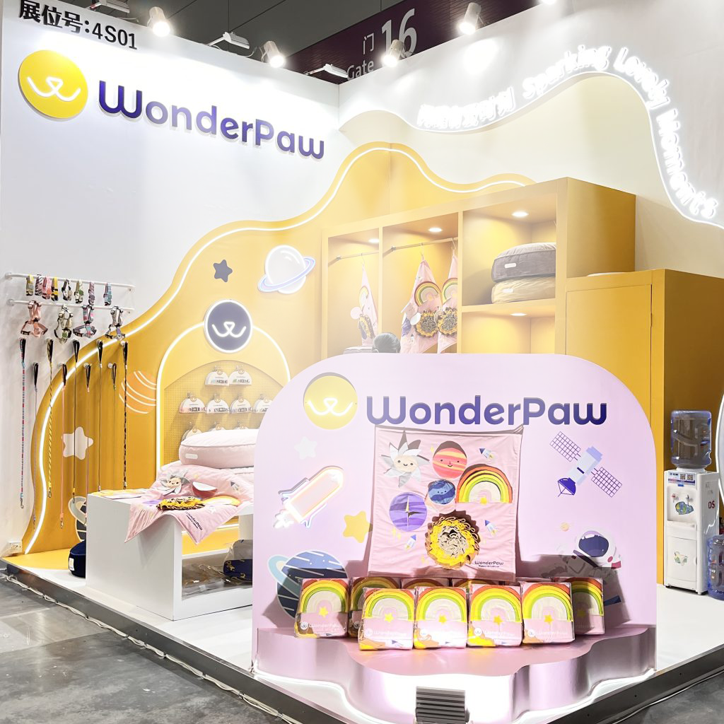 b.The WonderPaw pop-up store in Shenzhen integrated online and offline marketing efforts, enhancing brand awareness through multiple channels